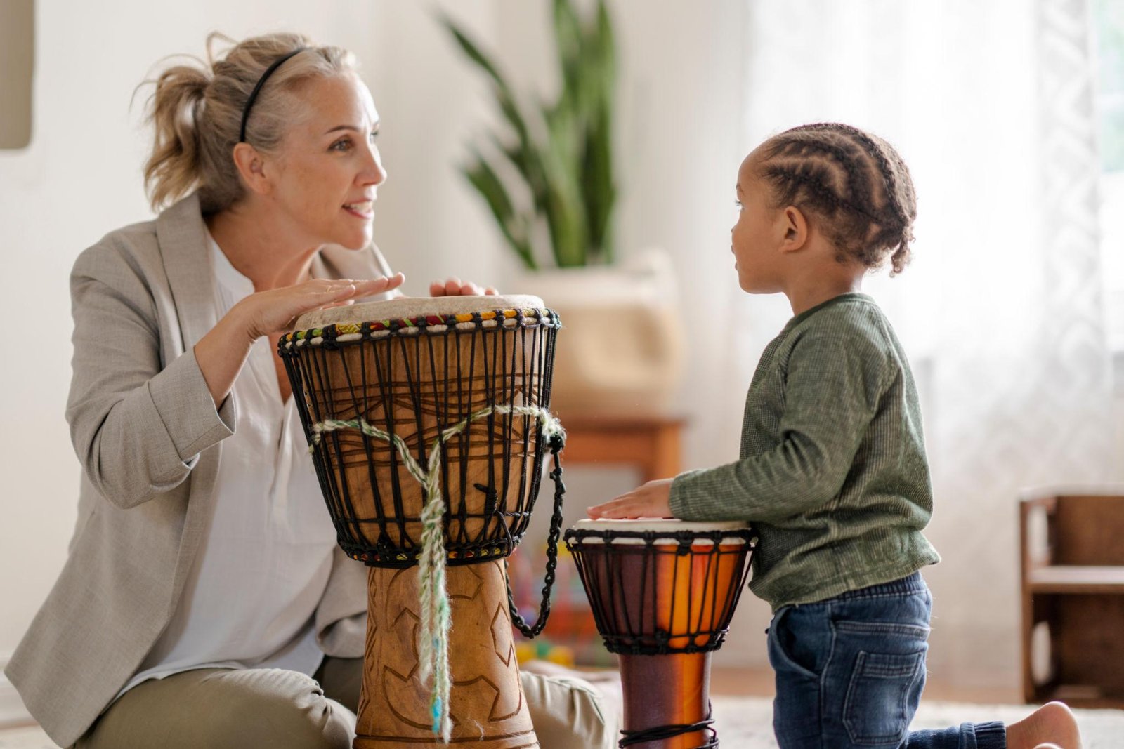 Criança TEA em musicoterapia